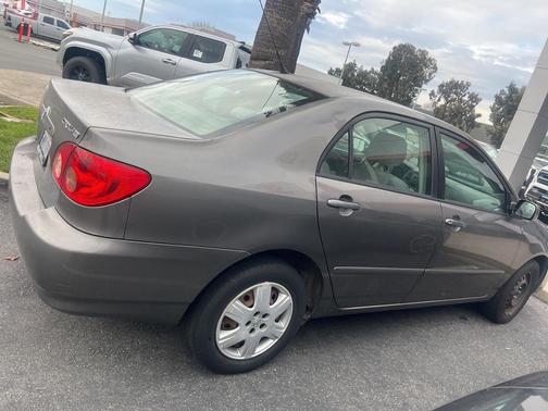 2005 Toyota Corolla LE