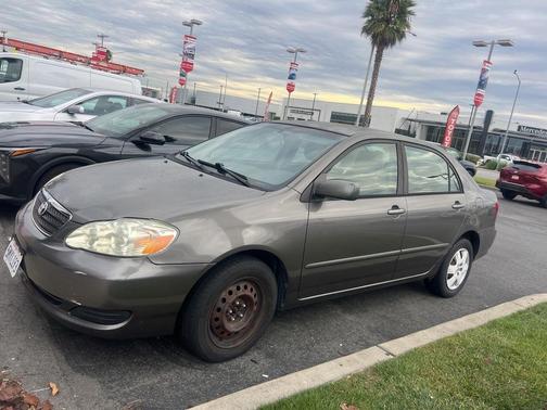 2005 Toyota Corolla LE