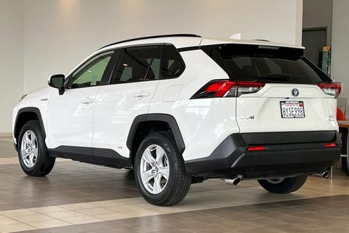 2021 Toyota RAV4 Hybrid XLE