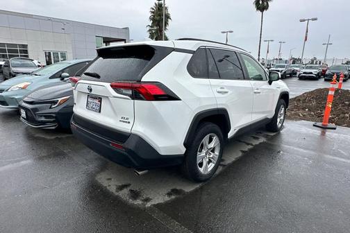 2021 Toyota RAV4 Hybrid XLE