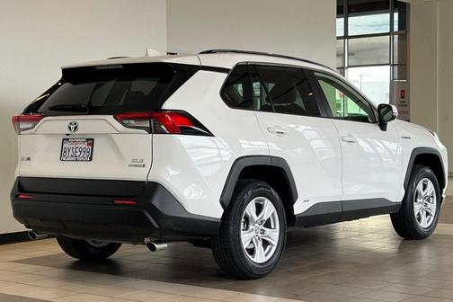 2021 Toyota RAV4 Hybrid XLE
