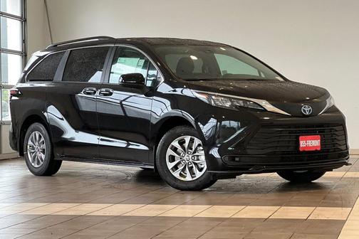 2025 Toyota Sienna LE