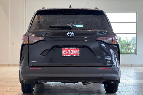 2025 Toyota Sienna LE