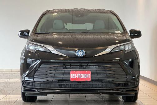 2025 Toyota Sienna LE