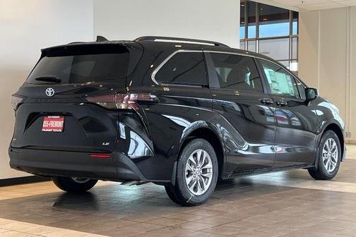 2025 Toyota Sienna LE