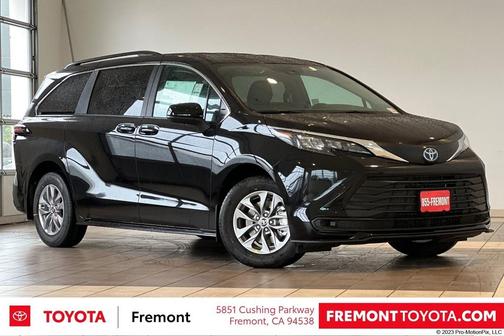 2025 Toyota Sienna LE
