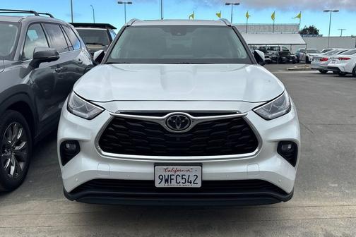 Wind Chill Pearl 2025 Toyota Highlander Limited