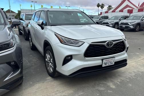 Wind Chill Pearl 2025 Toyota Highlander Limited