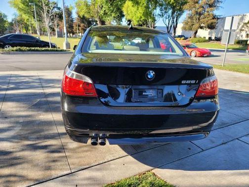Photo 4 of 21 of 2007 BMW 525 i