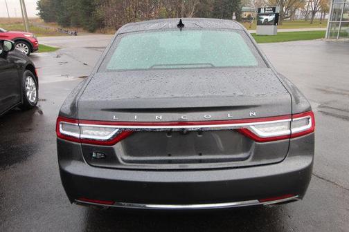 Photo 5 of 30 of 2018 Lincoln Continental Select