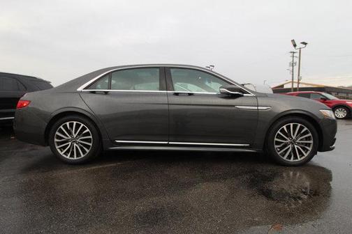 Photo 3 of 30 of 2018 Lincoln Continental Select