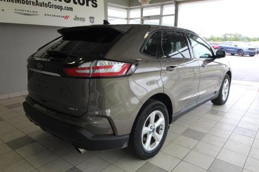 Photo 4 of 32 of 2019 Ford Edge SE