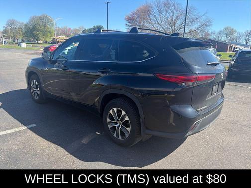 Midnight Black Metallic 2021 Toyota Highlander XLE