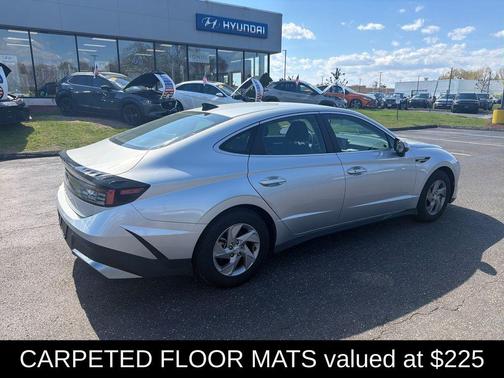 Aero Silver 2025 Hyundai SONATA SE