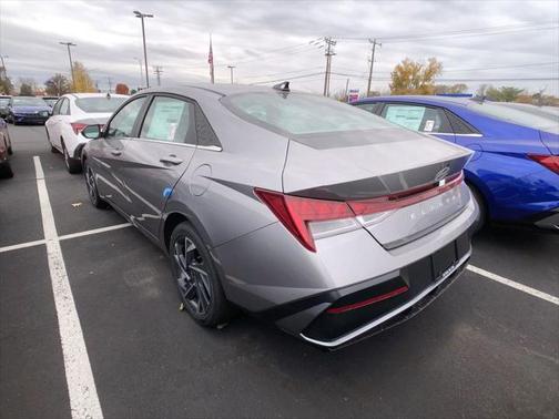 2025 Hyundai ELANTRA SEL