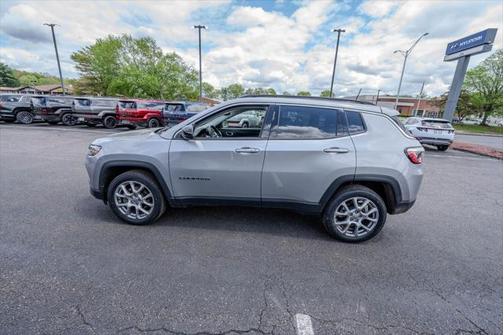 2022 Jeep Compass Latitude Lux