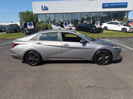 Fluid Metal 2022 Hyundai ELANTRA SEL