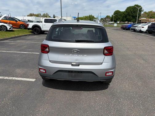 Shimmering Silver 2025 Hyundai VENUE SEL