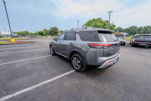 2023 Nissan Pathfinder SL 4WD