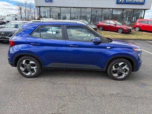 2023 Hyundai VENUE SEL