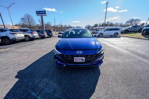 2023 Hyundai ELANTRA SEL