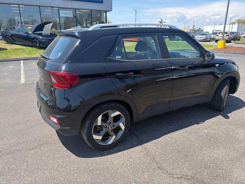 Onyx Black 2025 Hyundai VENUE SEL