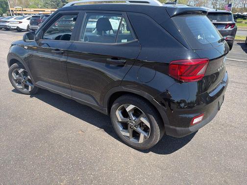 Onyx Black 2025 Hyundai VENUE SEL