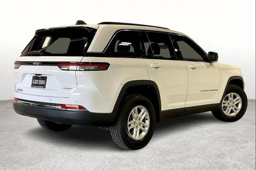 2022 Jeep Grand Cherokee Laredo
