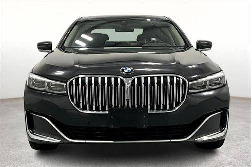 2022 BMW 740 i