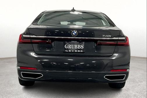 2022 BMW 740 i