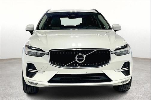 2022 Volvo XC60 B5 Momentum