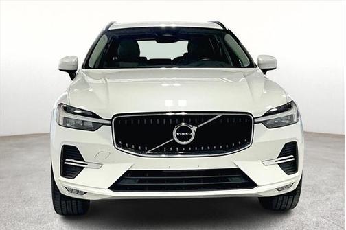 2022 Volvo XC60 B5 Momentum