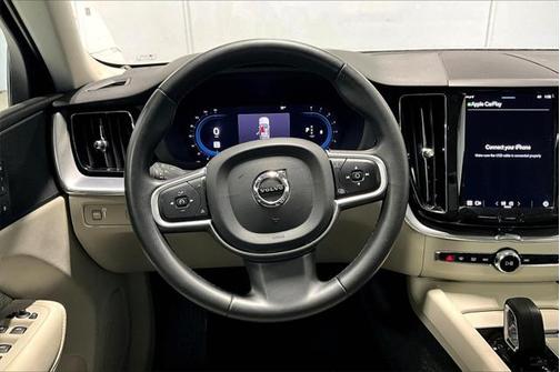 2022 Volvo XC60 B5 Momentum