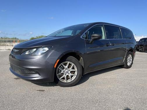 2022 Chrysler Voyager LX