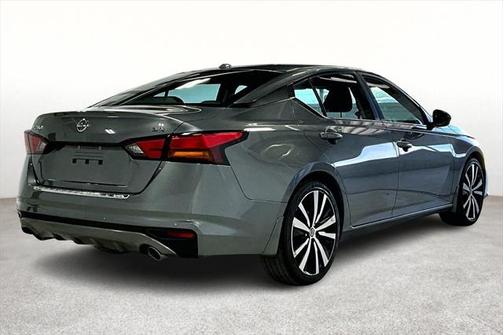 2022 Nissan Altima SR FWD