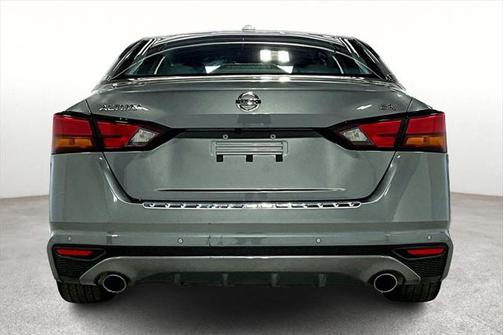 2022 Nissan Altima SR FWD