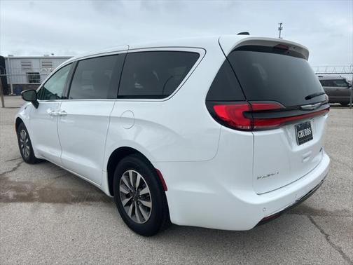 2024 Chrysler Pacifica Hybrid Select