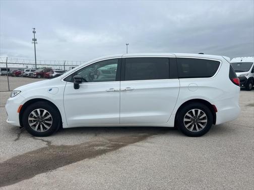 2024 Chrysler Pacifica Hybrid Select