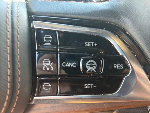2023 Jeep Grand Cherokee Summit