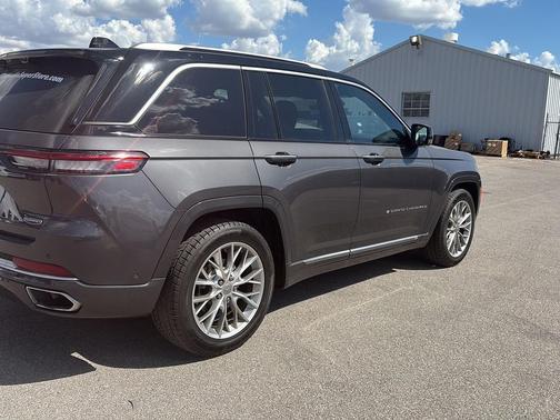 2023 Jeep Grand Cherokee Summit