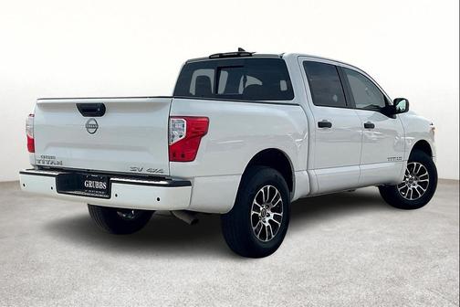 2023 Nissan Titan SV
