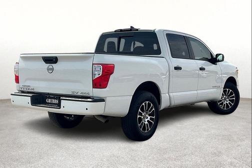 2023 Nissan Titan SV