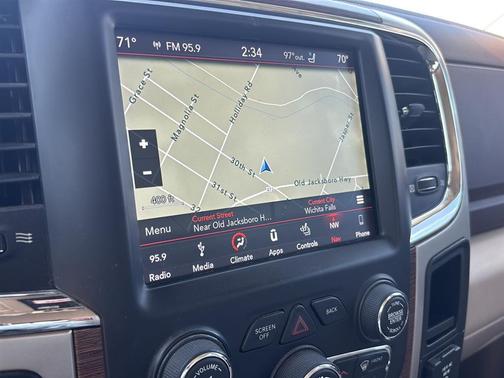 2018 RAM 3500 Laramie Crew Cab 4x4 8' Box