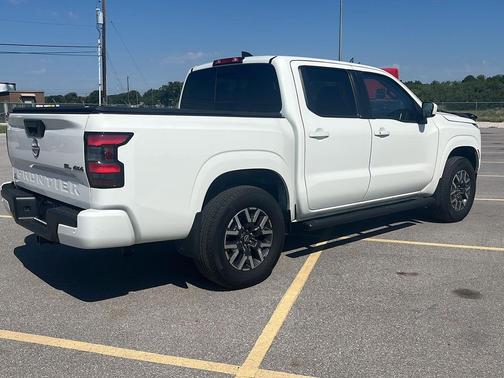 2024 Nissan Frontier SL