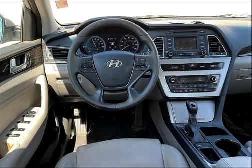 2016 Hyundai SONATA Hybrid Limited