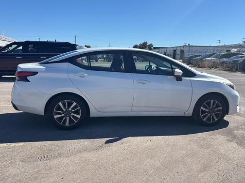 2024 Nissan Versa 1.6 SV