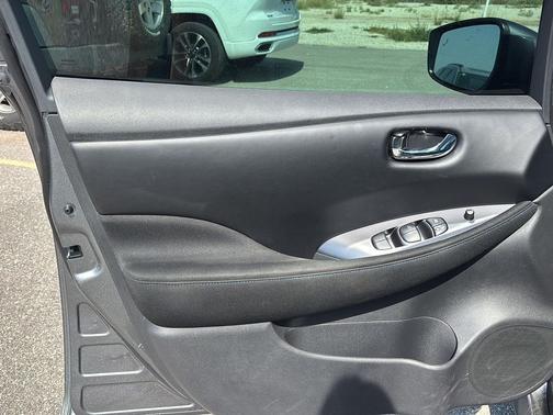 2025 Nissan Leaf S