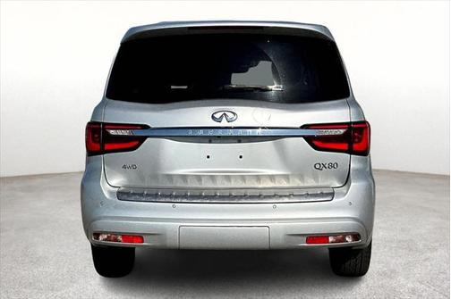 2022 INFINITI QX80 Luxe