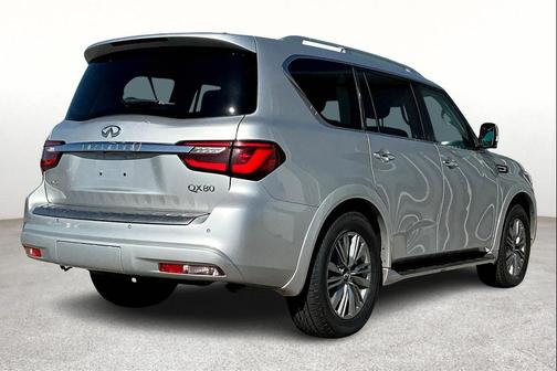 2022 INFINITI QX80 Luxe