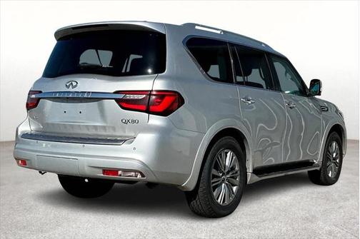 2022 INFINITI QX80 Luxe